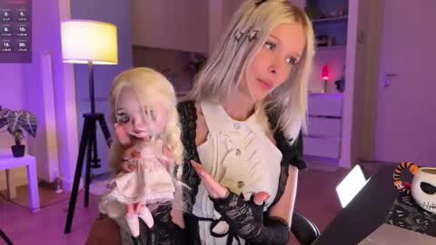 Snapshot of neondemon_ chatting on 10, 9, 2025 maeve online show from 10, 9, 2025