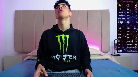 Snapshot of neoraptis chatting on 7, 12, 2024 NeoRaptis jhonatan online show from 7, 12, 2024