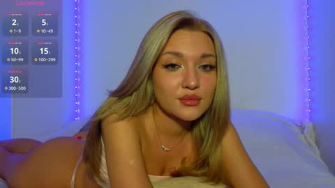 Snapshot of nessarosse chatting on 21, 10, 2025 Nessa online show from 21, 10, 2025