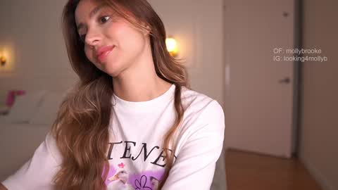 Snapshot of newmollybrooke chatting on 22, 9, 2025 all my links Here online show from 22, 9, 2025