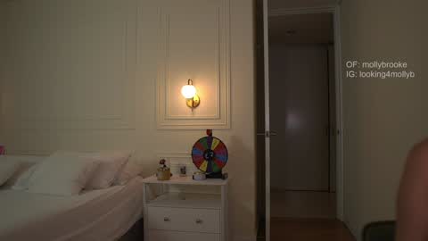 Snapshot of newmollybrooke chatting on 24, 9, 2025 all my links Here online show from 24, 9, 2025