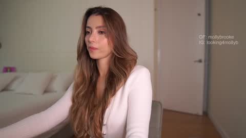 Snapshot of newmollybrooke chatting on 25, 9, 2025 all my links Here online show from 25, 9, 2025