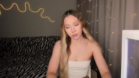 Snapshot of neyrmina chatting on 6, 12, 2024 Mina online show from 6, 12, 2024