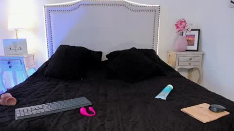 Nia Malkova online show from 23, 4, 2026
