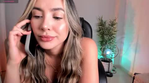 Snapshot of niabennet chatting on 1, 11, 2025 Nia online show from 1, 11, 2025