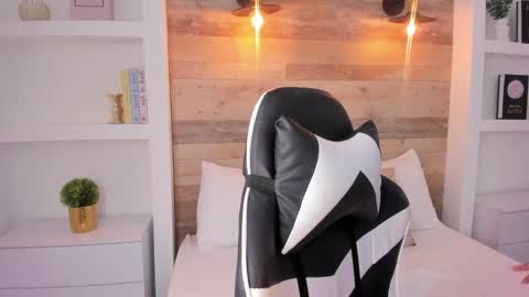 Nicky  online show from 21, 10, 2025