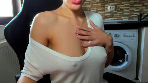 Nicky online show from 23, 2, 2025