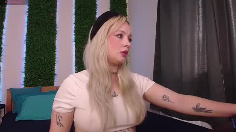 Nicole online show from 26, 9, 2025