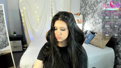 My name is Nicole. I m completely new here online show from 19, 12, 2025