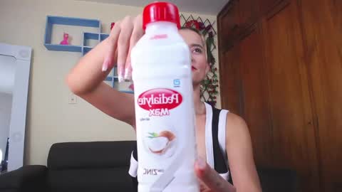 Nicole Santana online show from 28, 2, 2025