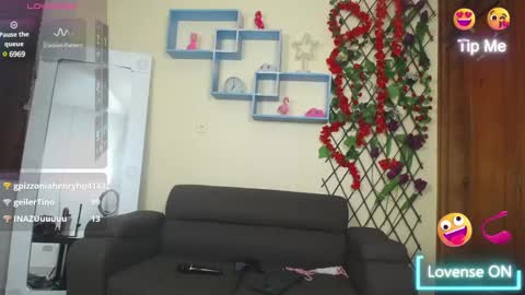 Nicole Santana online show from 6, 3, 2025