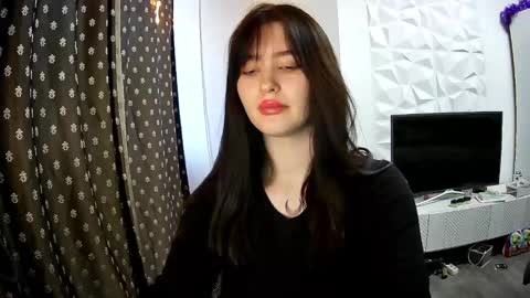 nicole_todd online show from 17, 12, 2024
