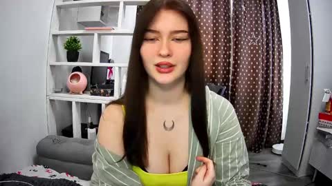 nicole_todd online show from 6, 1, 2025