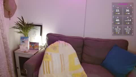 Nicole White online show from 4, 3, 2025