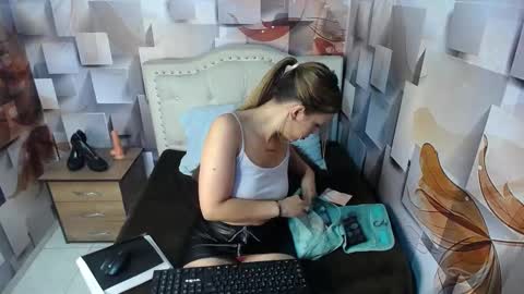 Snapshot of nicolee_millerr chatting on 1, 2, 2025 nicolee millerr online show from 1, 2, 2025