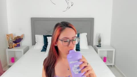 Snapshot of nicoleirisxxx chatting on 1, 2, 2025 nicoleirisxxx online show from 1, 2, 2025