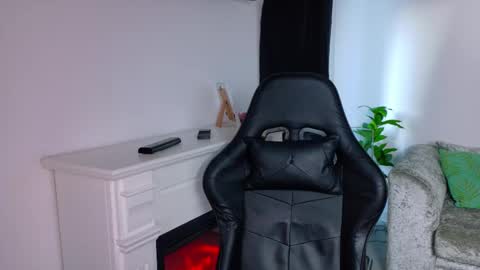 nicoleirisxxx online show from 13, 2, 2026