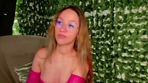 nicoleirisxxx online show from 22, 6, 2026