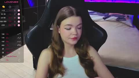 NicoleMeew online show from 26, 6, 2026