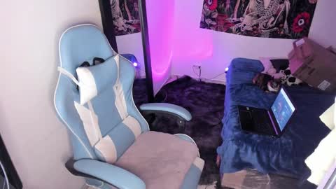 Nicol independent model online show from 27, 1, 2025