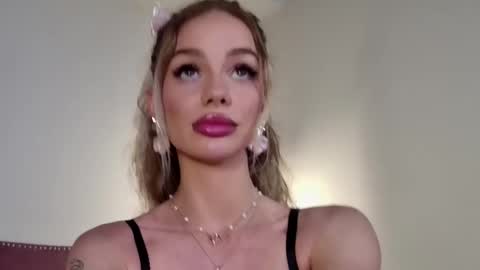 Snapshot of nicolesarahx chatting on 6, 3, 2026 Sarah online show from 6, 3, 2026