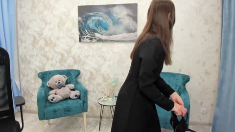 nicolewerti online show from 2, 12, 2024