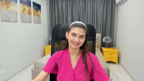 nicolewerti online show from 4, 2, 2025