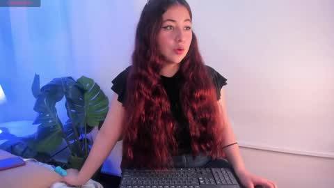 nicolle_evanss_ online show from 30, 4, 2026