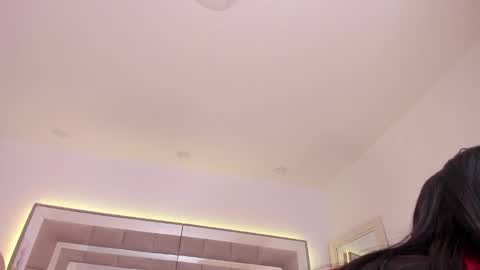 Nicolle online show from 5, 2, 2025