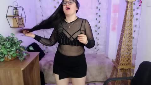 Nicolle  online show from 8, 5, 2026
