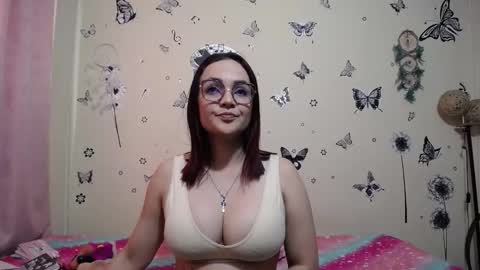 nicolle_sky online show from 2, 12, 2025