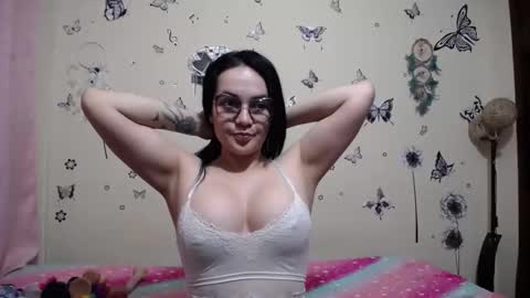 nicolle_sky online show from 5, 3, 2026