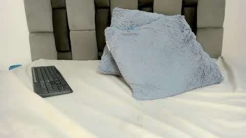nicolle_smithh_ online show from 11, 5, 2026
