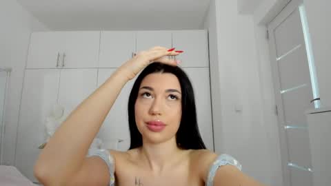 Nicolle online show from 1, 3, 2026