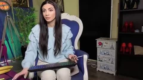 Nicolle online show from 21, 2, 2025