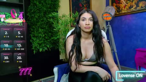 Nicolle online show from 6, 4, 2026