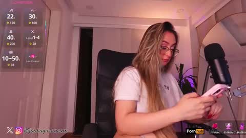 Snapshot of nicollet_ chatting on 20, 9, 2025 Nicollet online show from 20, 9, 2025