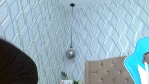 Nicolle Miley online show from 19, 2, 2025