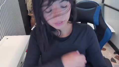 Snapshot of nicolross_ chatting on 10, 6, 2026 NicolRoss online show from 10, 6, 2026