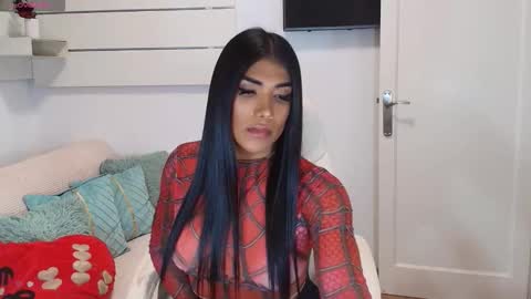 Nicolle Bustamante online show from 10, 10, 2025