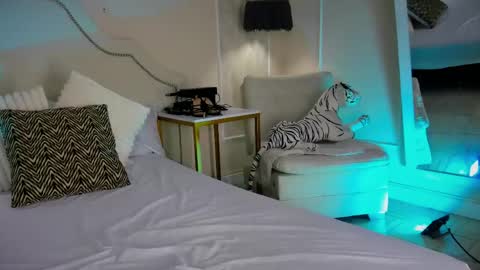 nicole online show from 23, 4, 2026