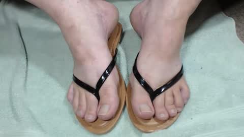 Snapshot of nikisissyfeet chatting on 17, 5, 2026 nikisissyfeet online show from 17, 5, 2026