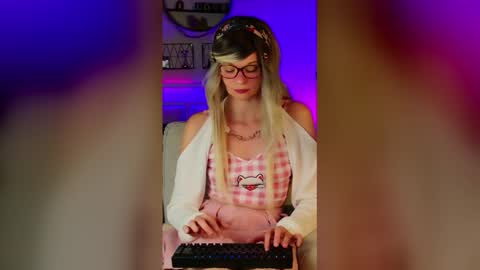 Kitty Chatte online show from 8, 6, 2026
