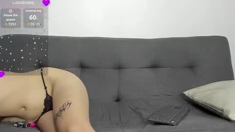 Snapshot of nikki_uwu chatting on 4, 12, 2025 nikki_uwu online show from 4, 12, 2025