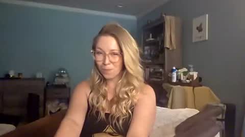 nikkib653466 online show from 19, 6, 2026