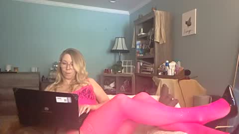 nikkib653466 online show from 8, 7, 2026