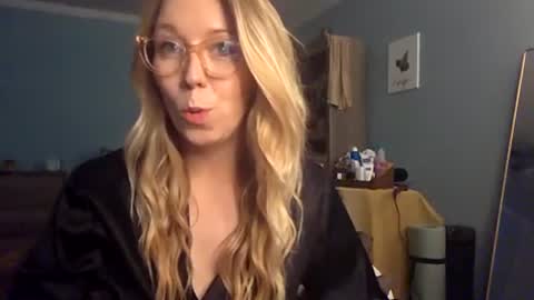 nikkib653466 online show from 10, 7, 2026