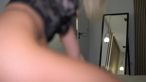 Nicole online show from 13, 11, 2025