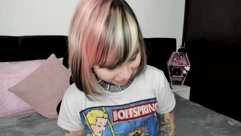 Nikki Ramone   online show from 21, 1, 2025