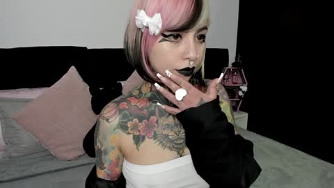 Nikki Ramone   online show from 28, 1, 2025